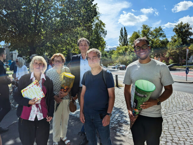 Einschulungsaktion der SPD Zehlendorf vor der Nord-Grundschule